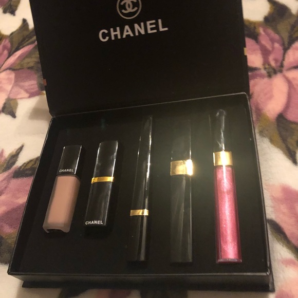 CHANEL Other - Chanel makeup set